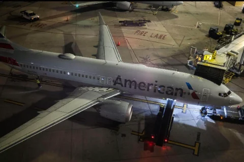 Avión de American Airlines aterriza en el Aeropuerto Internacional de Miami con impactos de bala en el ala tras vuelo desde Colombia