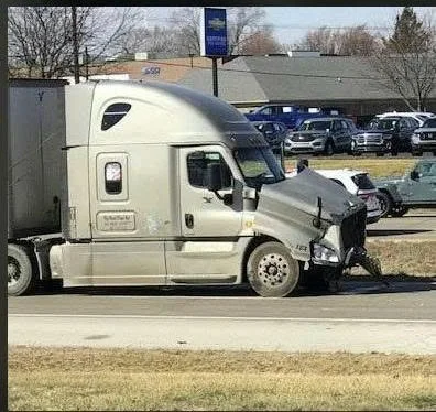 Tài xế xe tải bị ICE bắt giữ sau vụ tai nạn chết người tại Indiana